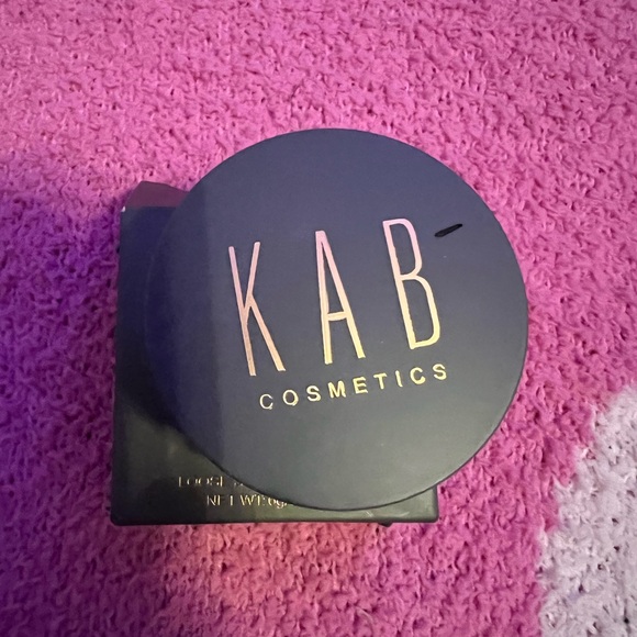 KAB Cosmetics Loose Setting Powder - Black - Picture 3 of 3